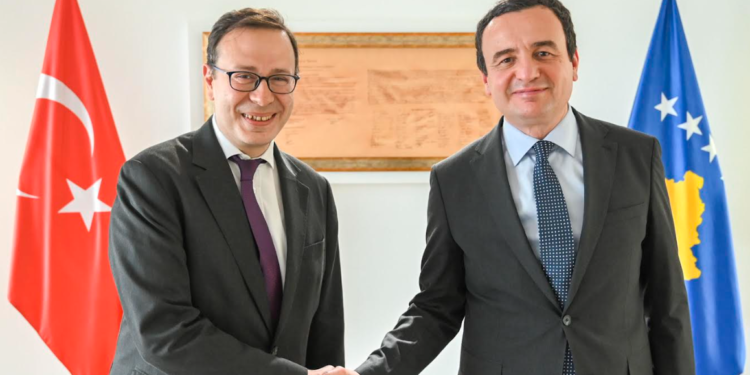 Kurti flet për thellim të raporteve Kosovë -Turqi, e falënderon ambasadorin për 500 ushtarët