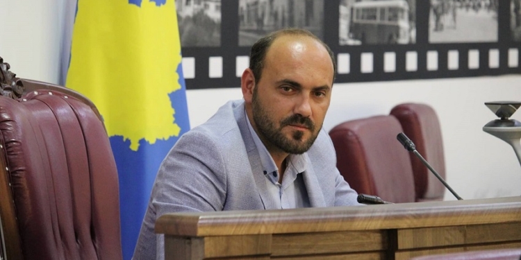 Shkarkohet kryetari i Kuvendit Komunal të Gjilanit