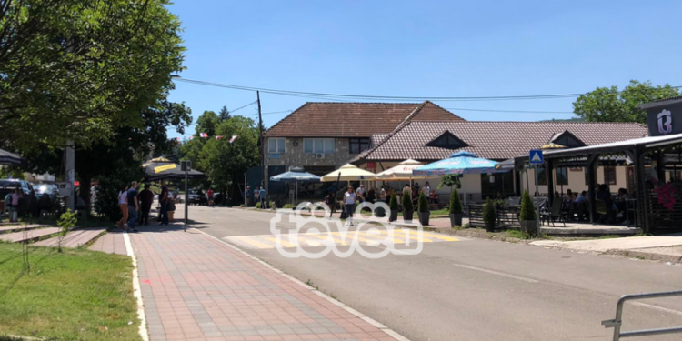 Situatë e qetë në Leposaviq, pak protestues para komunës