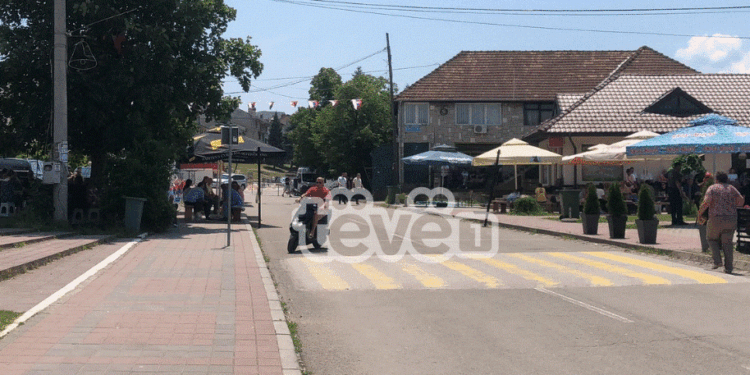 Situatë e qetë në Leposaviq, pak protestues para komunës