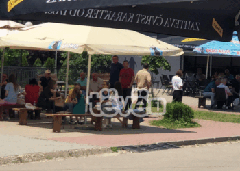 Situatë e qetë në Leposaviq, pak protestues para komunës