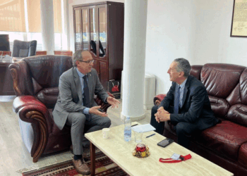 Hoti takohet me ekspertin amerikan: Në Kosovë nuk ka vend për një qeveri që sanksionohet nga aleatët euroatlantikë