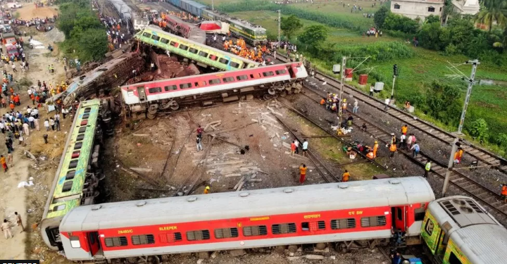 Të paktën 288 të vdekur nga përplasja e trenave në Indi