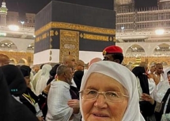 Nëna e Xhevë Lladrovcit po kryen haxhin