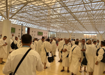 Arrin në haxh grupi i parë i besimtarëve myslimanë nga Kosova