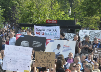 “Vuçiq ik”, protestë masive e serbëve në Beograd