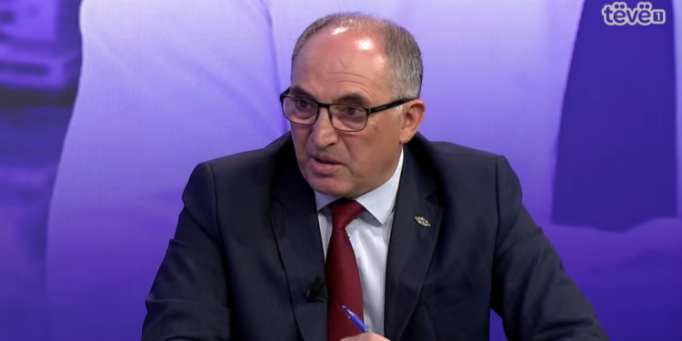 Totaj thotë se gratë nuk po kanë guxim të marrin përgjegjësi për udhëheqjen e drejtorive komunale