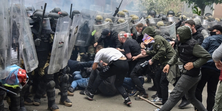 Edhe dy muaj paraburgim ndaj serbit të dyshuar për sulme të dhunshme ndaj ushtarëve të KFOR-it