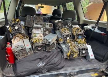 Konfiskohen në veri 11 pajisje për kripovaluta, pronari dyshohet se gjendet në Beograd