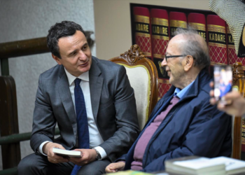 Kurti merr pjesë në Panairin e Librit, thotë se Qeveria mbështet të gjitha gjinitë letrare