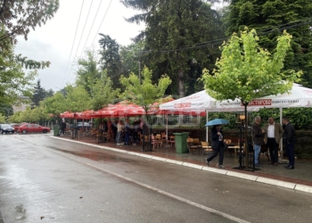 Vazhdon protesta në Zveçan, situata është e qetë
