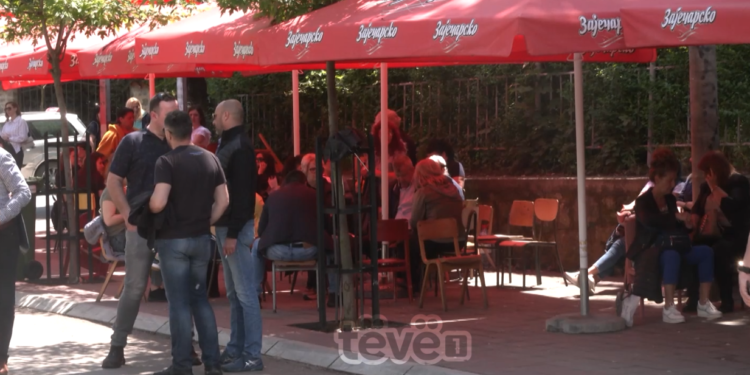 U mendua se Sveçla arriti në Zveçan, “alarmohen” Lista Serbe dhe protestuesit