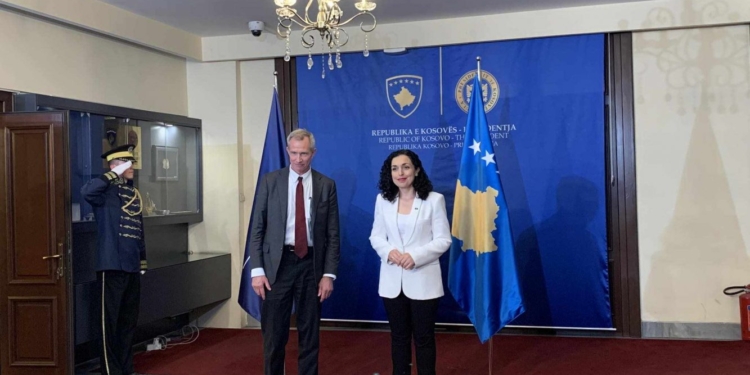 Zyrtari i NATO-s takon Osmanin dhe Kurtin