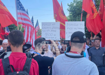 “Dorëhiqu Mimozë”, “Poshtë Qeveria”, disa nga thirrjet e veteranëve gjatë protestës