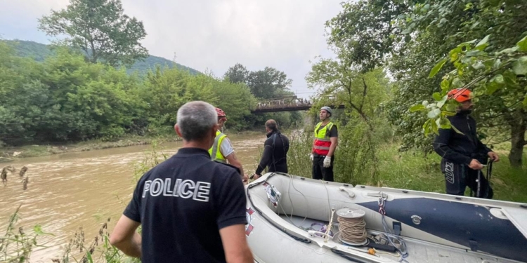 Dyshohet se një grua ka rënë në lumin Ibër në Zveçan