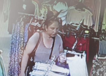 Policia publikon foton e një gruaje, dyshohet për vjedhje në një butik në Prizren