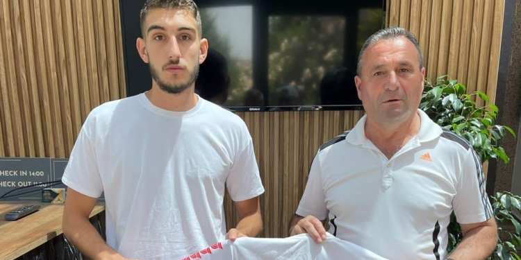 Albi Shpuza, lojtari i radhës i Phoenix