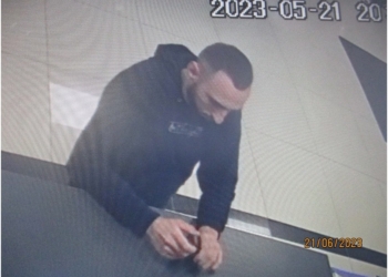 Policia publikon fotografi të dyshuarit për vjedhje të rëndë, kërkon ndihmë për identifikimin e tij