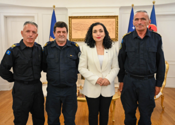 Osmani pret në takim tre policët: Qytetarët dhe institucionet e njohin përkushtimin tuaj