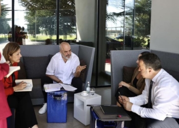 Shqipëria nënshkruan 13 marrëveshjet me Kosovën, Rama: Pasi ia hoqa merakun  Kurtit, pres takimin pasdite