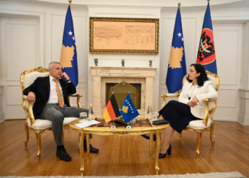 Osmani takohet me Rohde, flasin për deeskalimin e situatës në veri