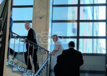 Përfaqësuesit e OVL-UÇK-së arrijnë në objektin e Presidencës