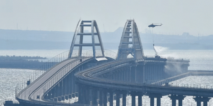 Ndalohet trafiku në urën kryesore që lidh Krimenë me Rusinë