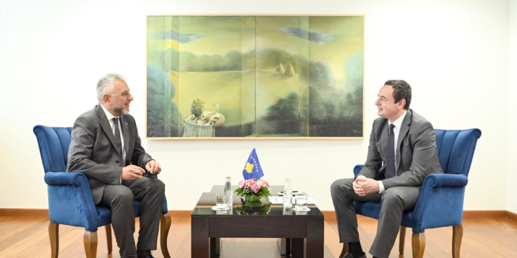 Kurti pret në takim shefin e ri të EULEX-it, Giovanni Pietro Barbano