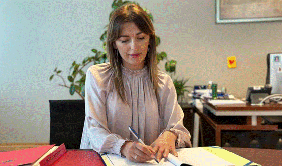 Ministrja Haxhiu nënshkruan një marrëveshje me Shqipërinë