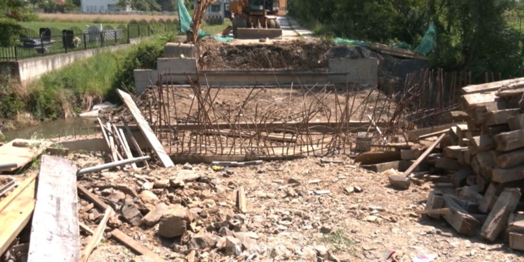 Tetë muaj për ndërtimin e urës që demoluan vërshimet në Podujevë
