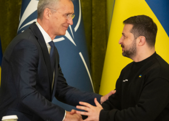 Stoltenberg bisedë telefonike me Zelenskyn: Ukraina, më pranë se kurrë me NATO-n