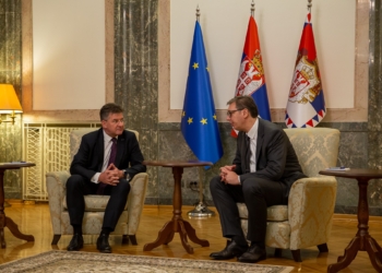 Lajçak flet me Vuçiqin për nevojën e zgjedhjeve të reja në veri dhe pjesëmarrjen e serbëve në to