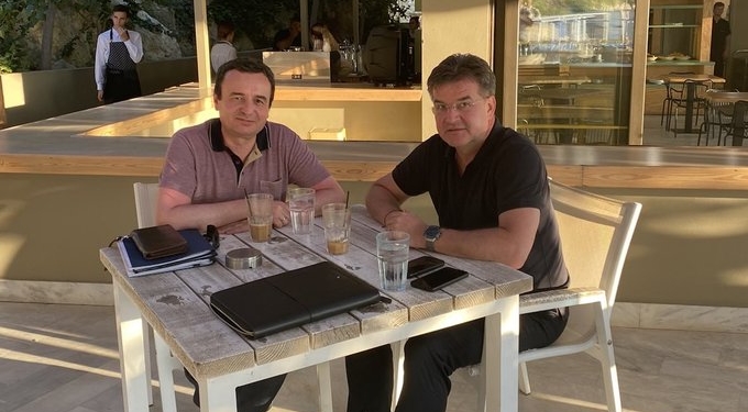 Kurti dhe Lajçak takohen në Kretë: Biseduam për normalizimin e marrëdhënieve Kosovë – Serbi