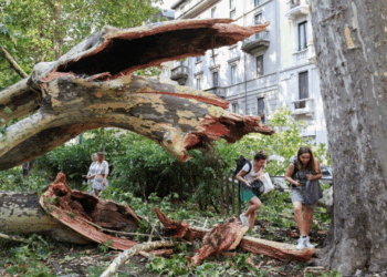 Dy persona humbën jetën nga stuhia që goditi veriun e Italisë