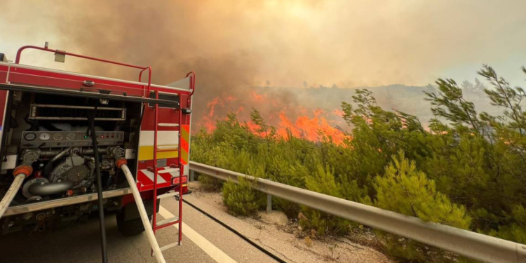 BE i del në ndihmë Greqisë për shuarjen e zjarreve