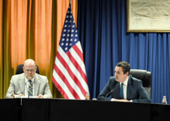 Kurti dhe Hovenier takuan përfaqësues të bizneseve në Kosovë