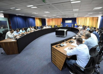 Kurti mban tryezë diskutimi me pronarët e kompanive të ndërtimit të rrugëve