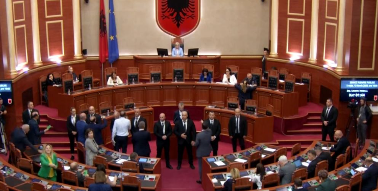 Tensione edhe në Kuvendin e Shqipërisë