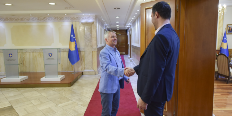 Rohde e quan lëvizje të duhur veprimin e Konjufcës