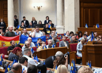 Zelensky e cilëson “jashtëzakonisht simbolike” vizitën e kryeministrit spanjoll