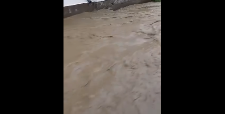 Shiu i rrëmbyeshëm në Rahovec shkakton vërshime