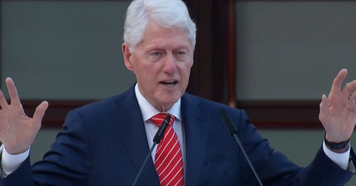 Clinton për situatën në veri: Të ndalet kjo marrëzi, kjo s’duhej të ndodhte