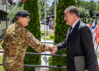 Komandanti i KFOR-it takon Lajçakun, i premton mbështetje në dialogun Kosovë-Serbi