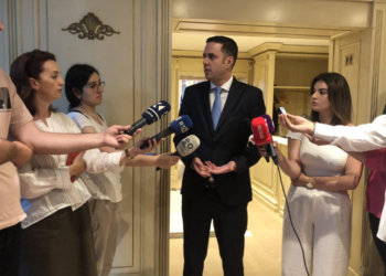 Abdixhiku paralajmëron takim me Osmanin: Vendi ka njerëz që i dalin zot, s’rrimë duar kryq