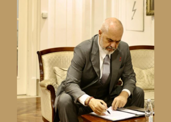 Pas vizitës, Rama e përshëndet krejt Kosovën