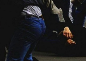 E sulmon në trafik dhe i shkakton lëndime, arrestohet i dyshuari