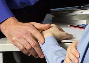 Një burrë e ngacmon seksualisht një grua në Dragash, arrestohet