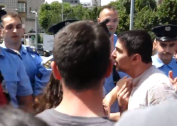 PSD me aksion te Kuvendi, përleshen me Policinë