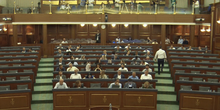 PDK-ja e LDK-ja lëshojnë sallën