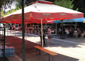 Pak protestues në Zveçan e Leposaviq